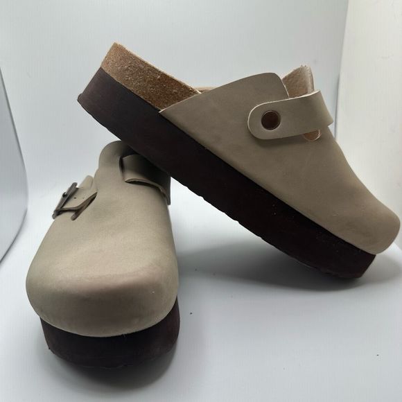 CUSHIONAIRE Women's Cork Footbed Platform Clog 7 SAND - Picture 6 of 7